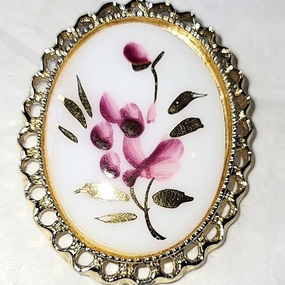 MILK GLASS PINK & GOLD FLORAL PIN BROOCH - HANDPAINTED FLOWERS - Picture 5 of 5